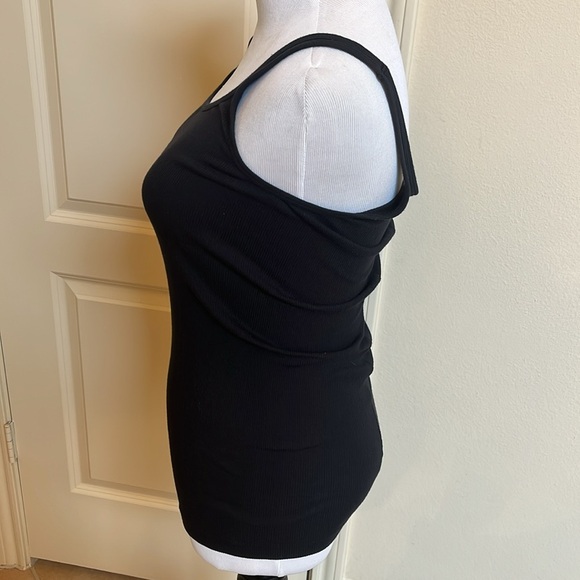 Vince robbed black tank - Picture 2 of 6